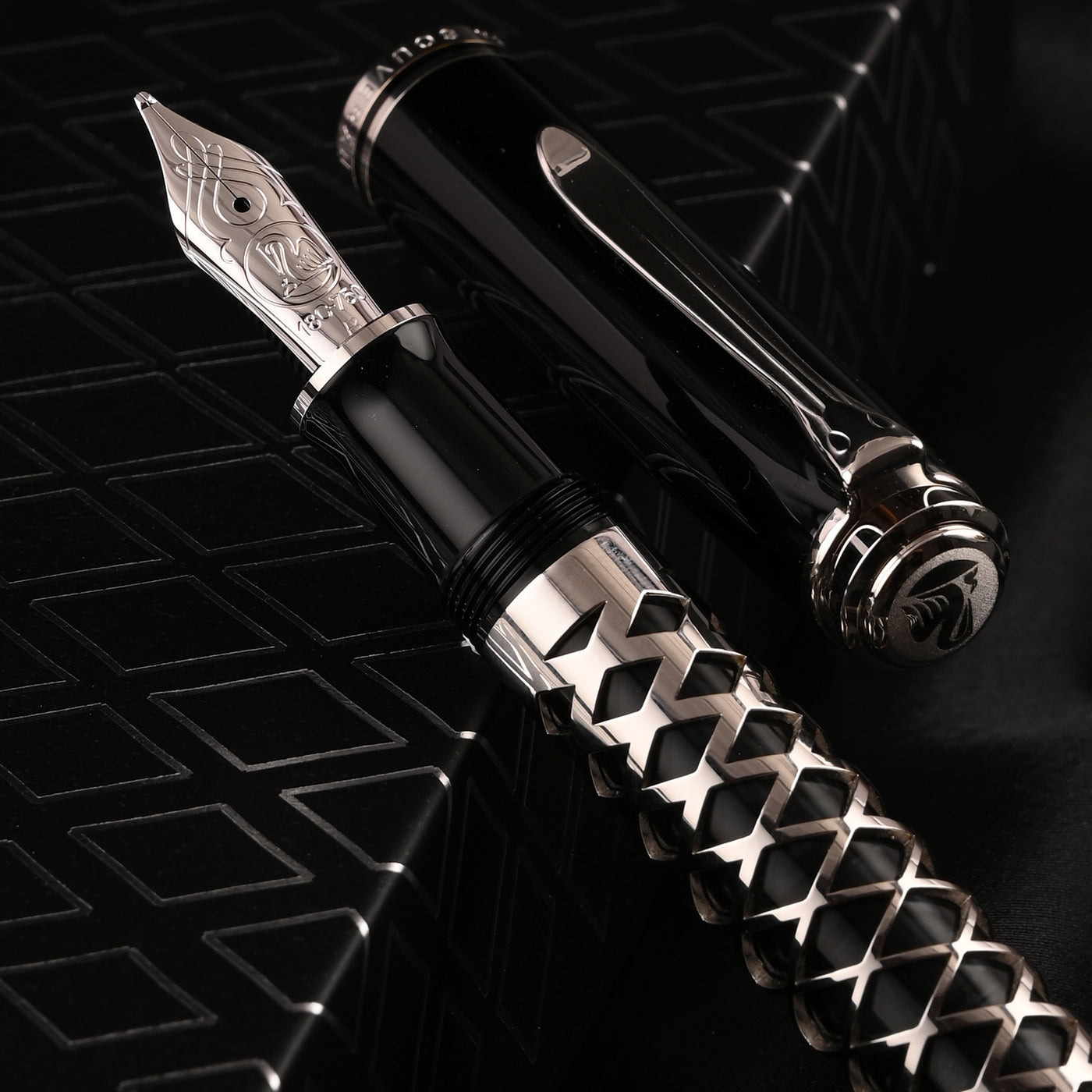 Pelikan M805 Fountain Pen - Metal Sleeve (Special Edition) 10