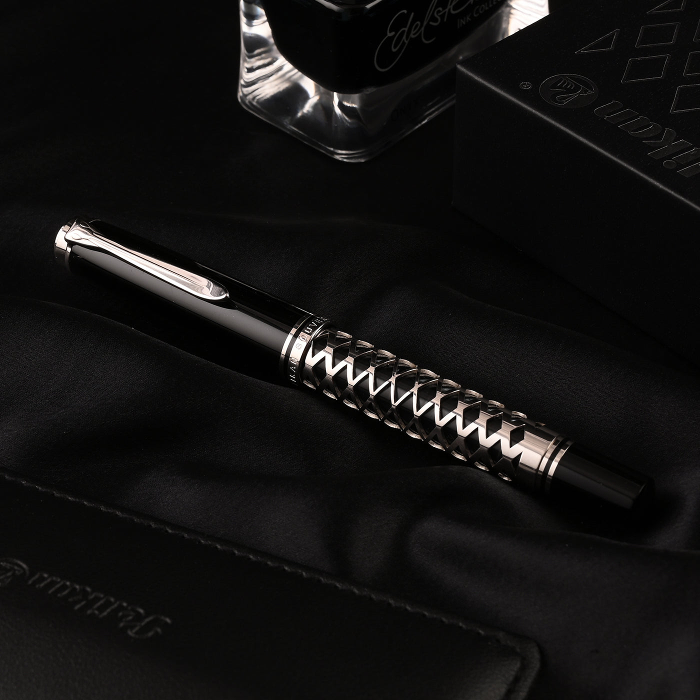 Pelikan M805 Fountain Pen - Metal Sleeve (Special Edition) 15