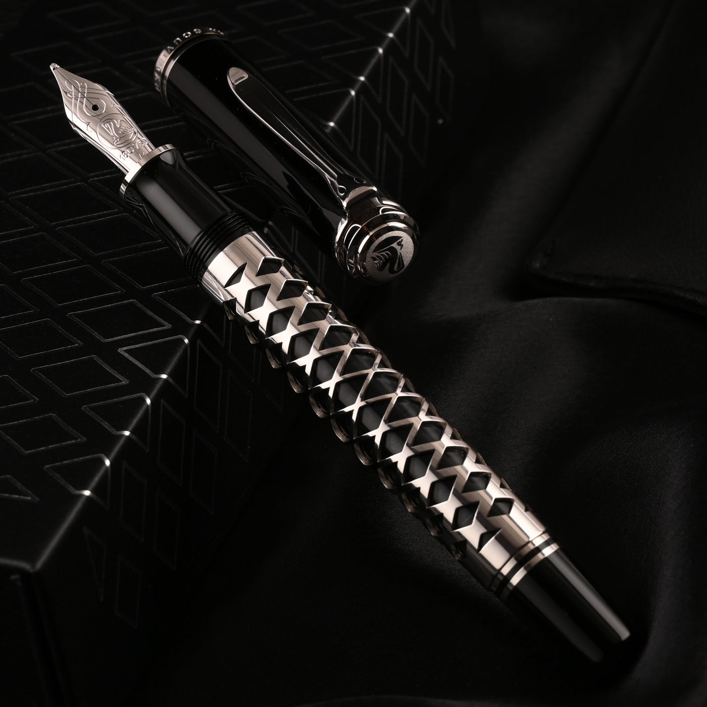 Pelikan M805 Fountain Pen - Metal Sleeve (Special Edition) 9