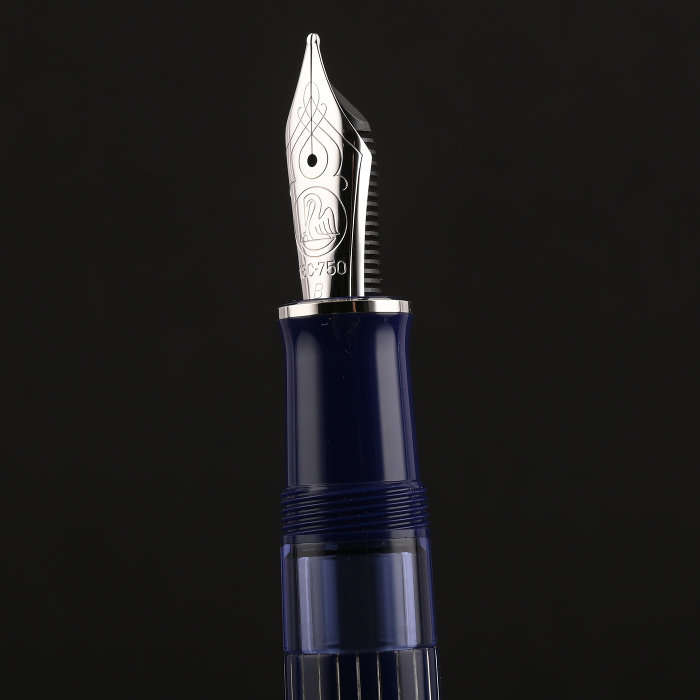 Pelikan M815 Fountain Pen - Metal Striped Blue CT (Special Edition) 13