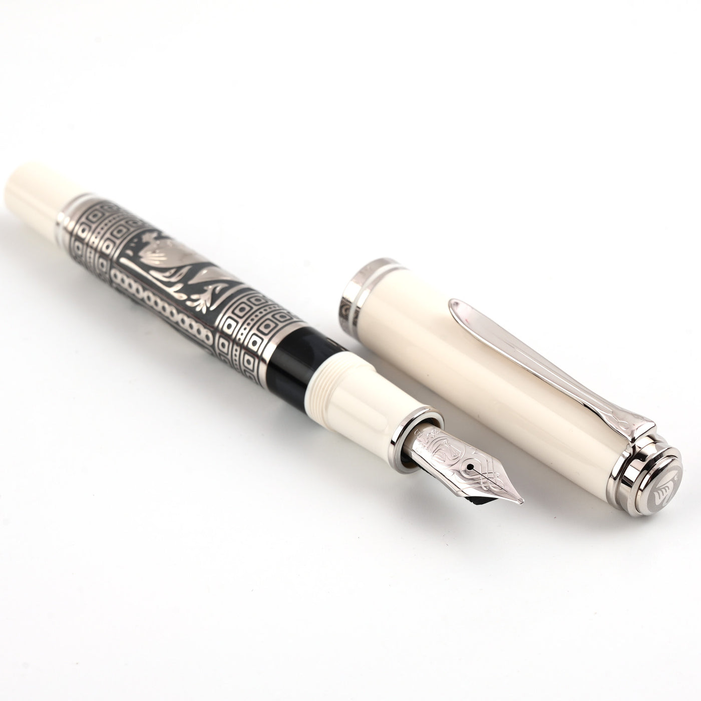 Pelikan M910 Toledo Fountain Pen - White GT (Special Edition) 2