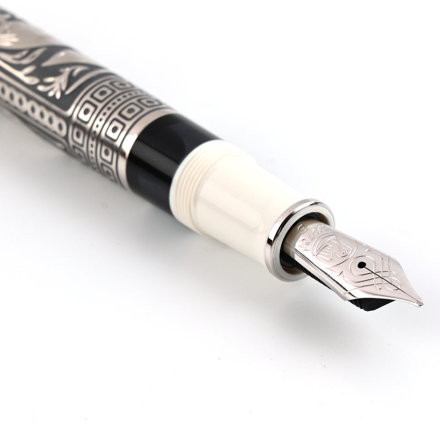 Pelikan M910 Toledo Fountain Pen - White GT (Special Edition) 3