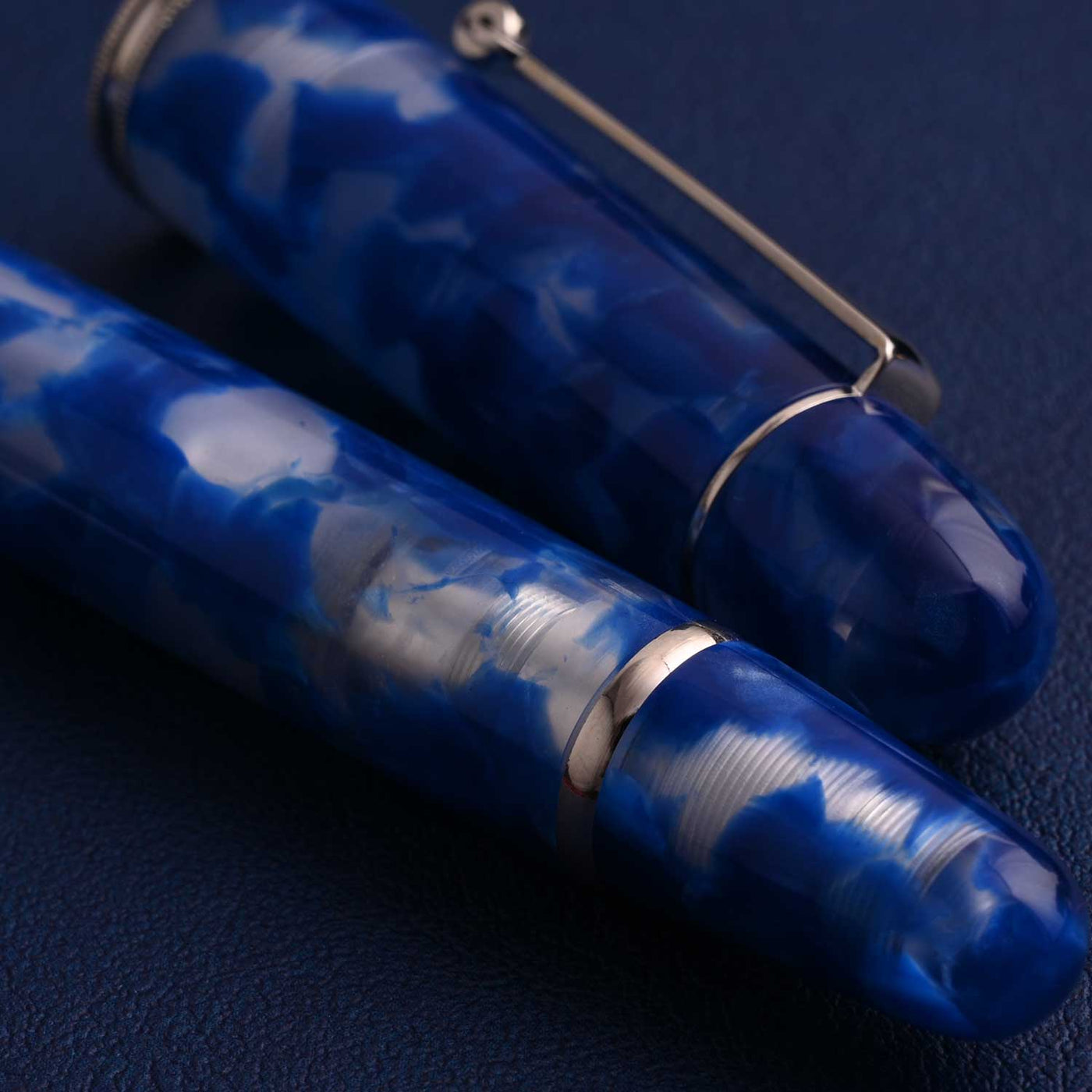 Penlux Masterpiece Grande Fountain Pen - Koi Blue & White 10