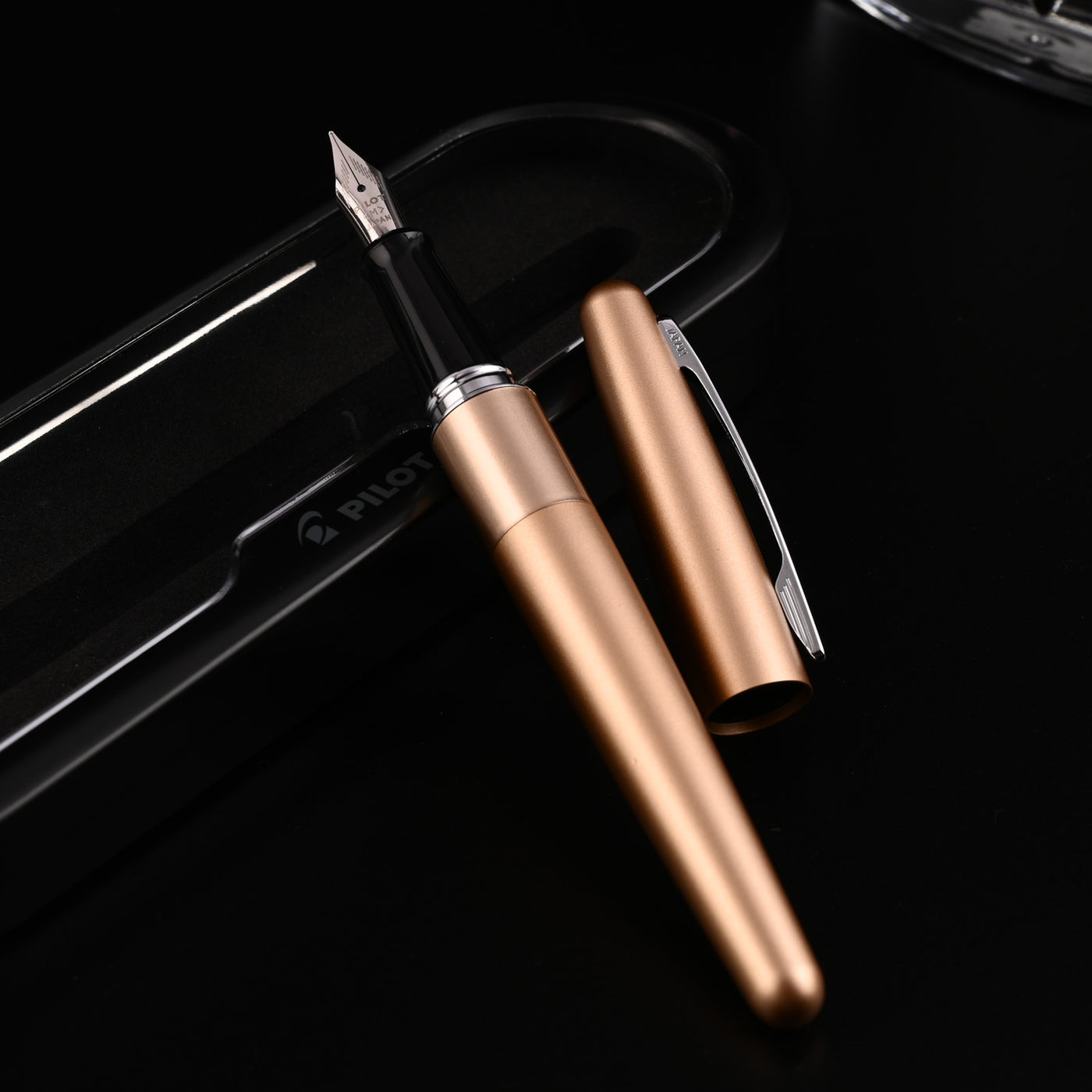 Pilot Metropolitan Fountain Pen with Con40 Converter - Gold Gloss CT