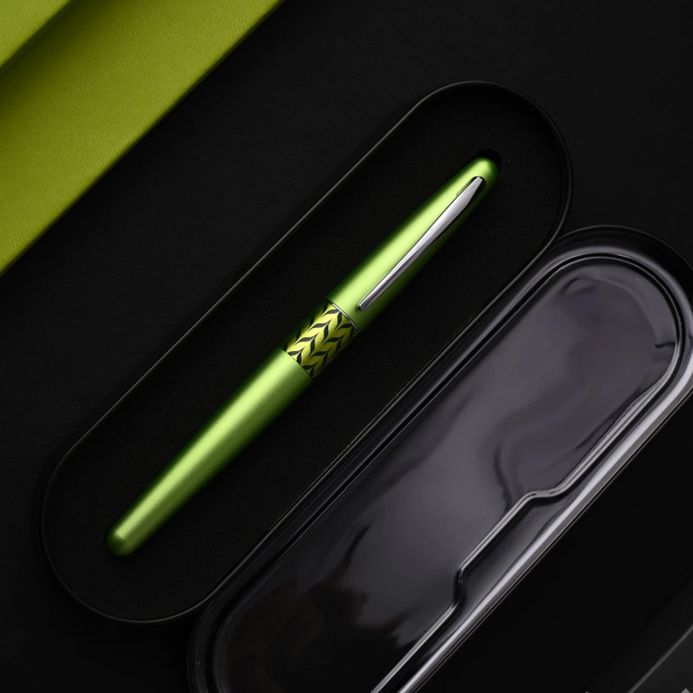 Pilot Metropolitan Retro Pop with Con40 Converter Fountain Pen - Green Marble CT
