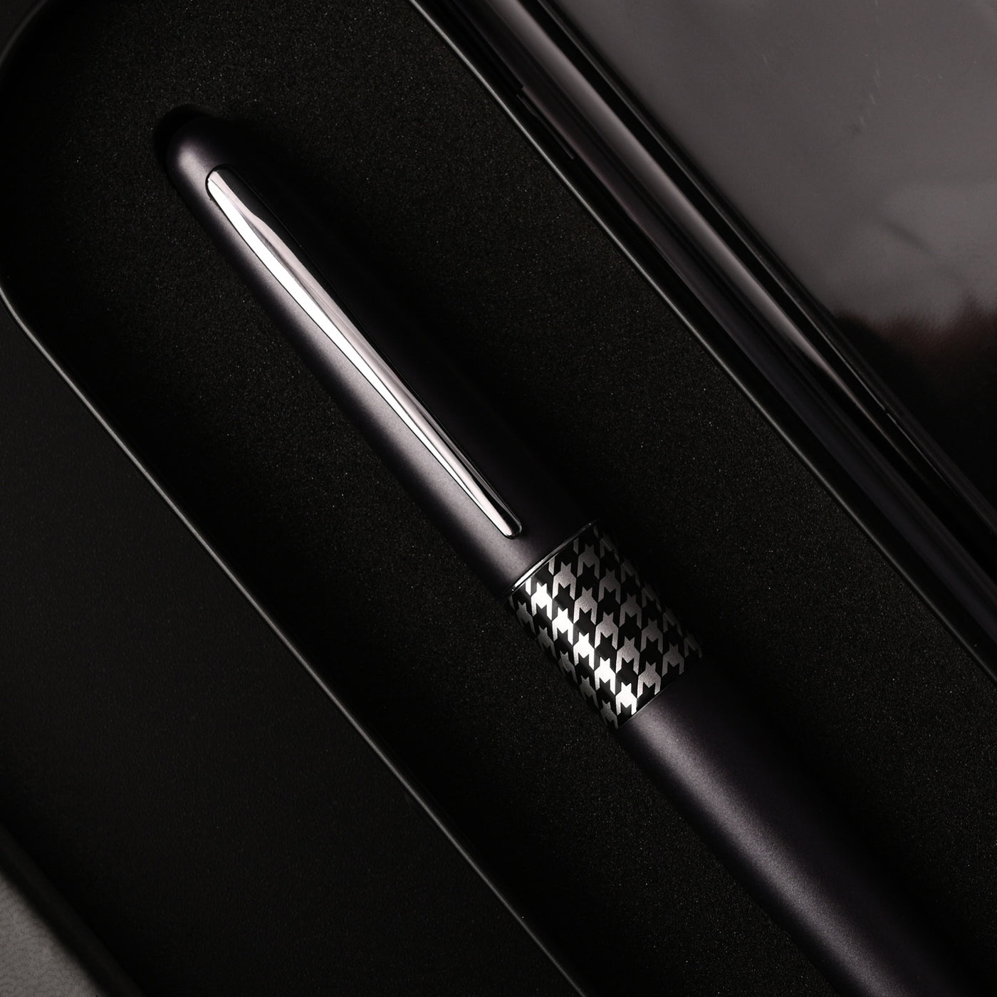 Pilot Metropolitan Retro Pop with Con40 Converter Fountain Pen - Grey Houndstooth CT