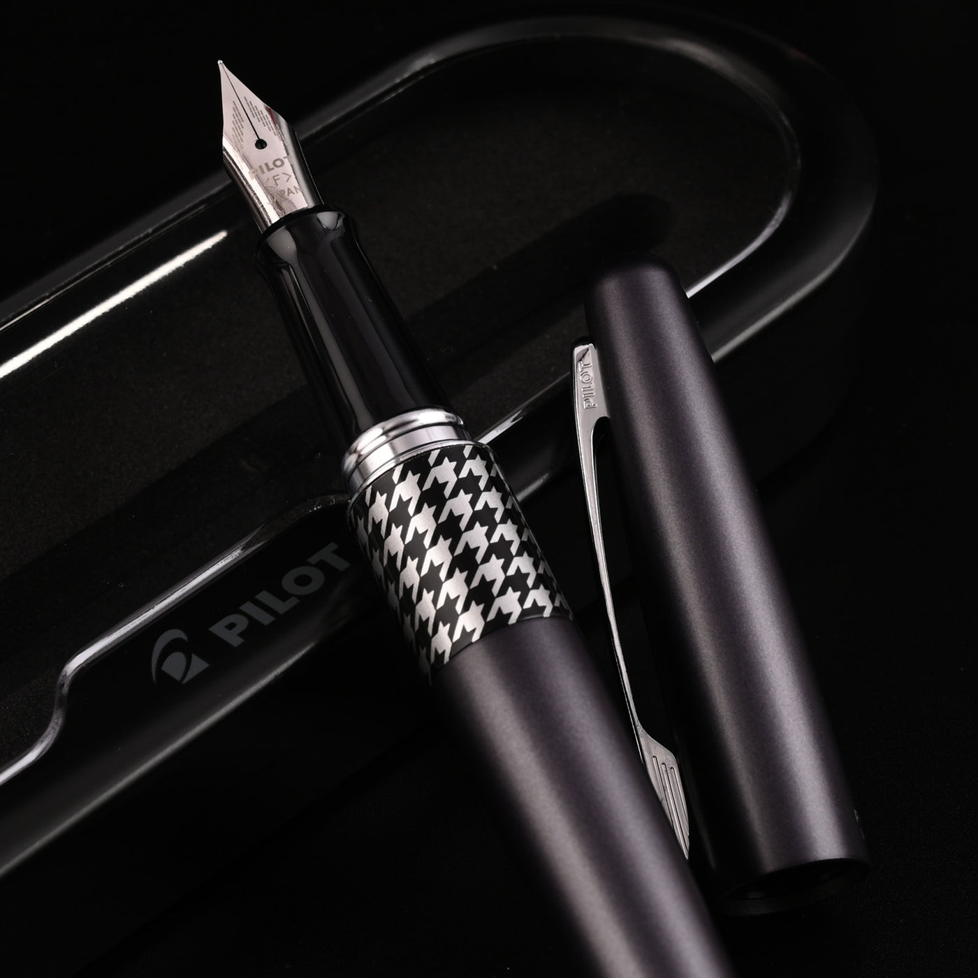 Pilot Metropolitan Retro Pop with Con40 Converter Fountain Pen - Grey Houndstooth CT