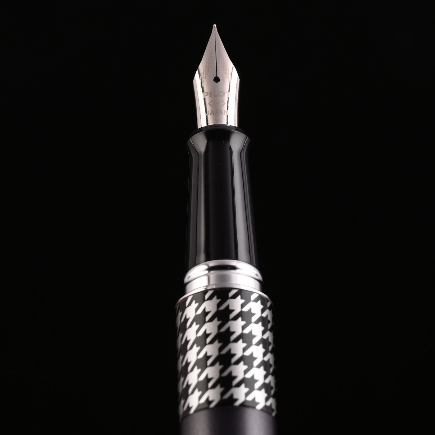 Pilot Metropolitan Retro Pop with Con40 Converter Fountain Pen - Grey Houndstooth CT