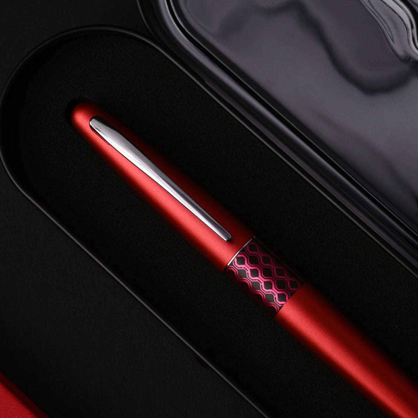 Pilot Metropolitan Retro Pop with Con40 Converter Fountain Pen - Red Wave CT