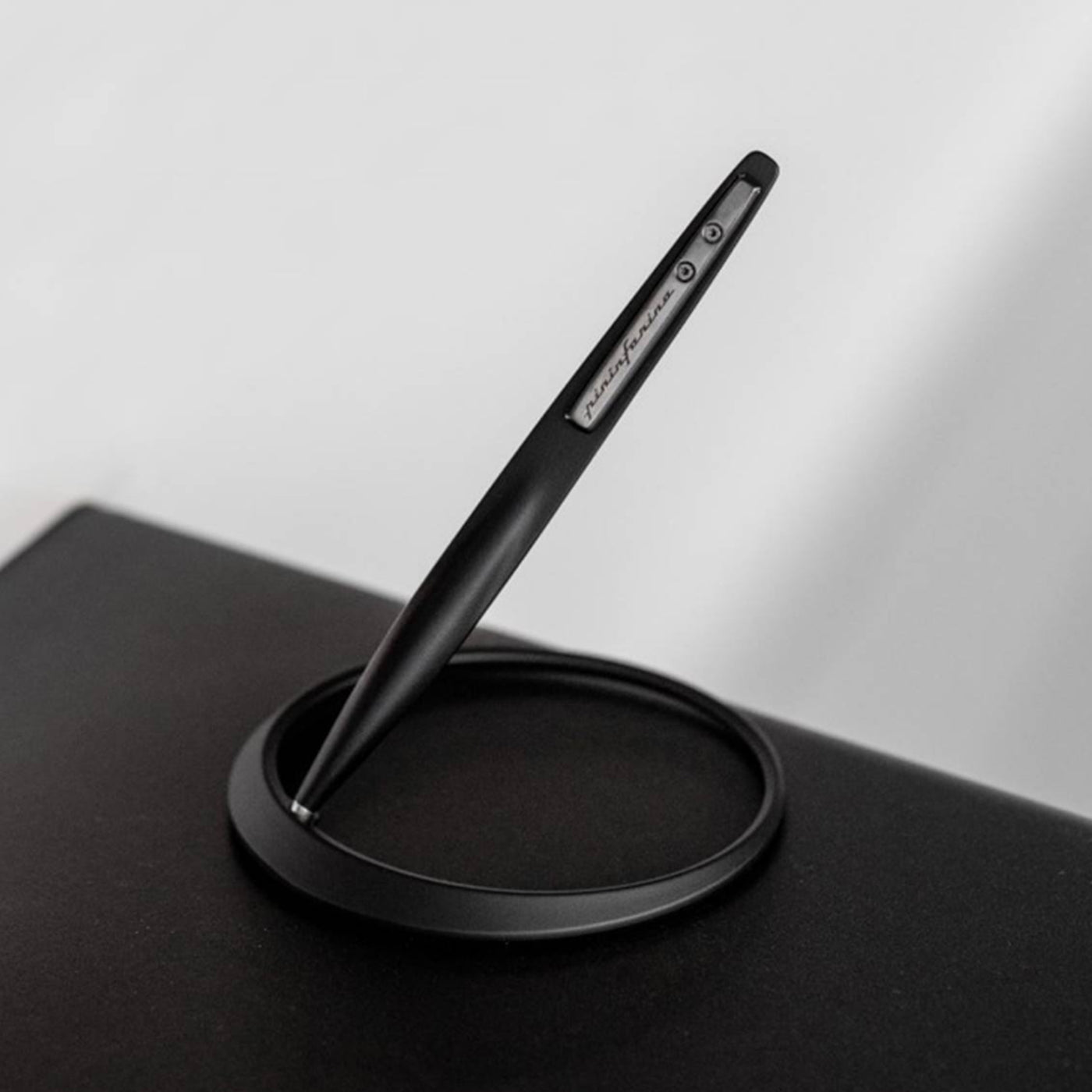 Pininfarina Segno Space Ethergraf Pencil with Circular Desk Stand - Matte Black