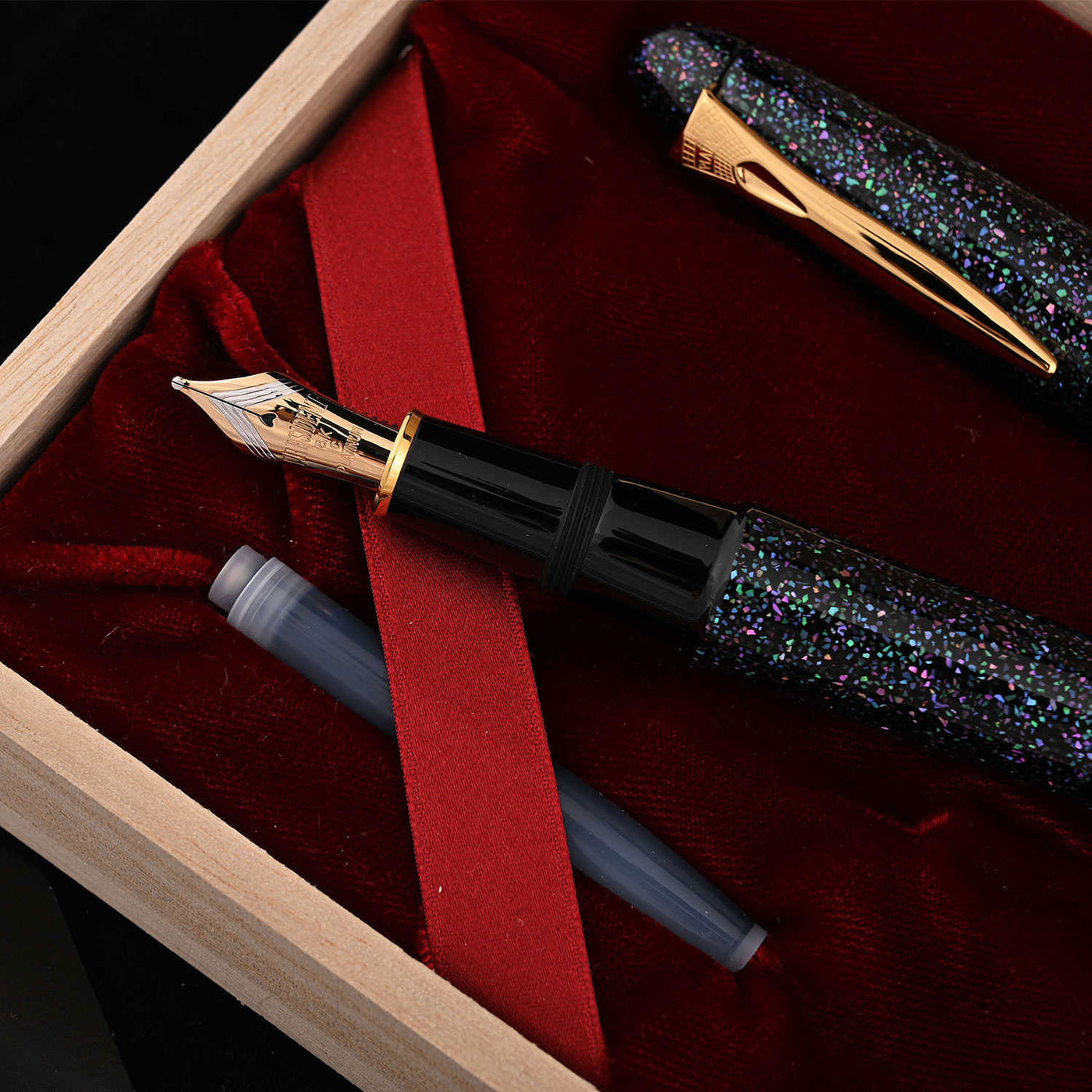 Platinum Izumo Raden Galaxy Special Edition Fountain Pen, Black - 18K Gold Nib