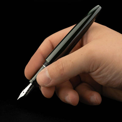 Scribo Piuma Tamenuri 14K Fountain Pen - Hane Kuro & Platinum (Limited Edition)