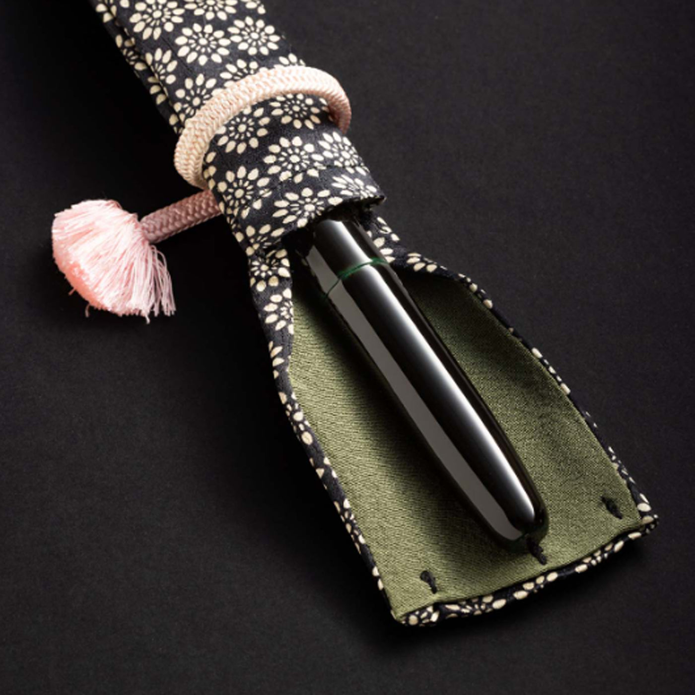 Scribo Piuma Tamenuri 14K Fountain Pen - Hane Kuro & Platinum (Limited Edition)