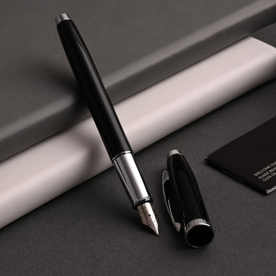 Sheaffer 100 Fountain Pen - Glossy Black CT 7