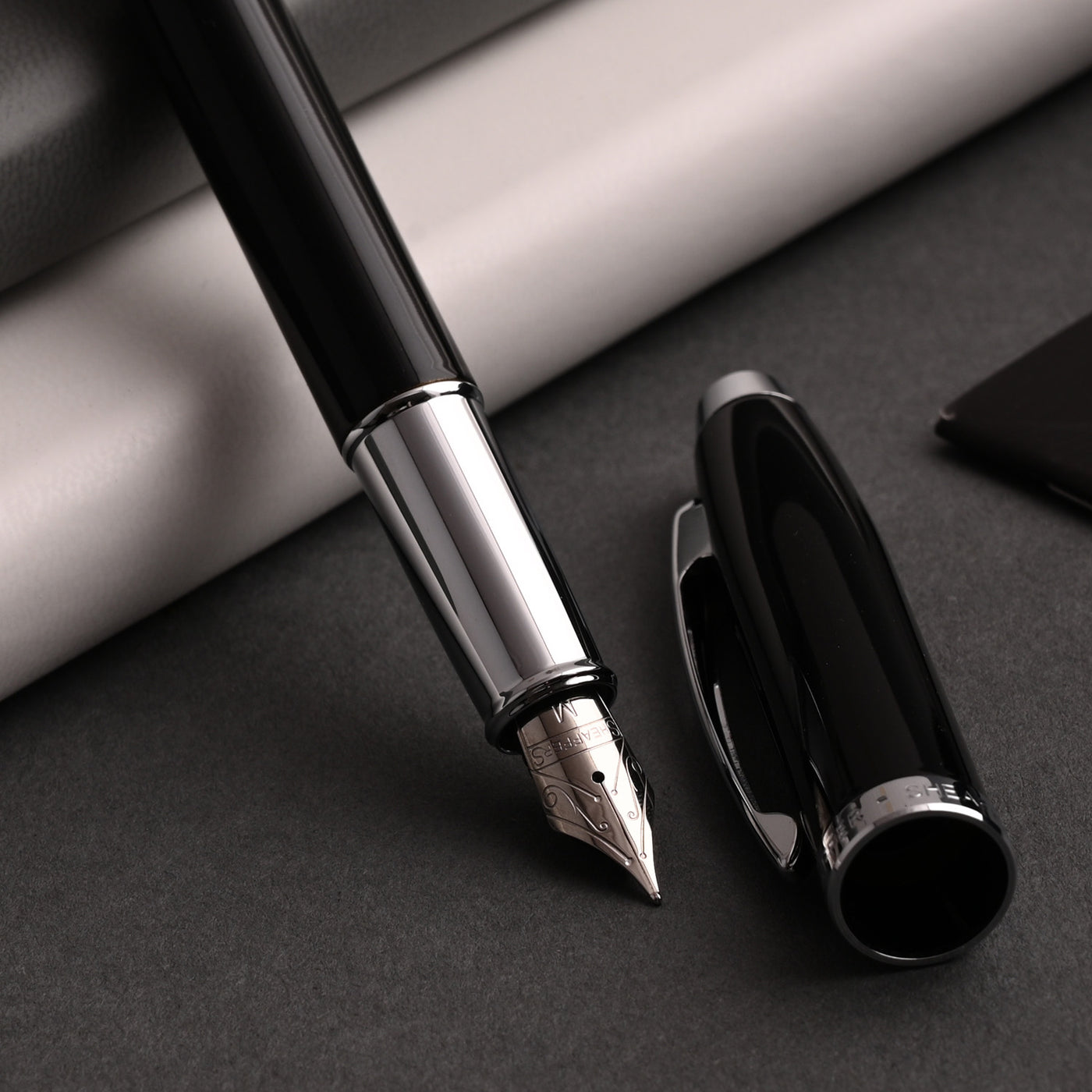 Sheaffer 100 Fountain Pen - Glossy Black CT 8