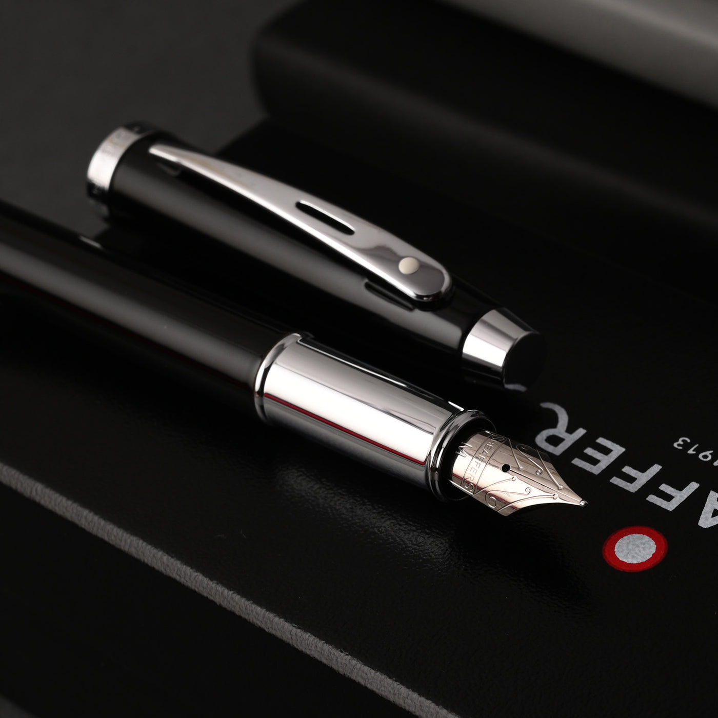 Sheaffer 100 Fountain Pen - Glossy Black CT 9