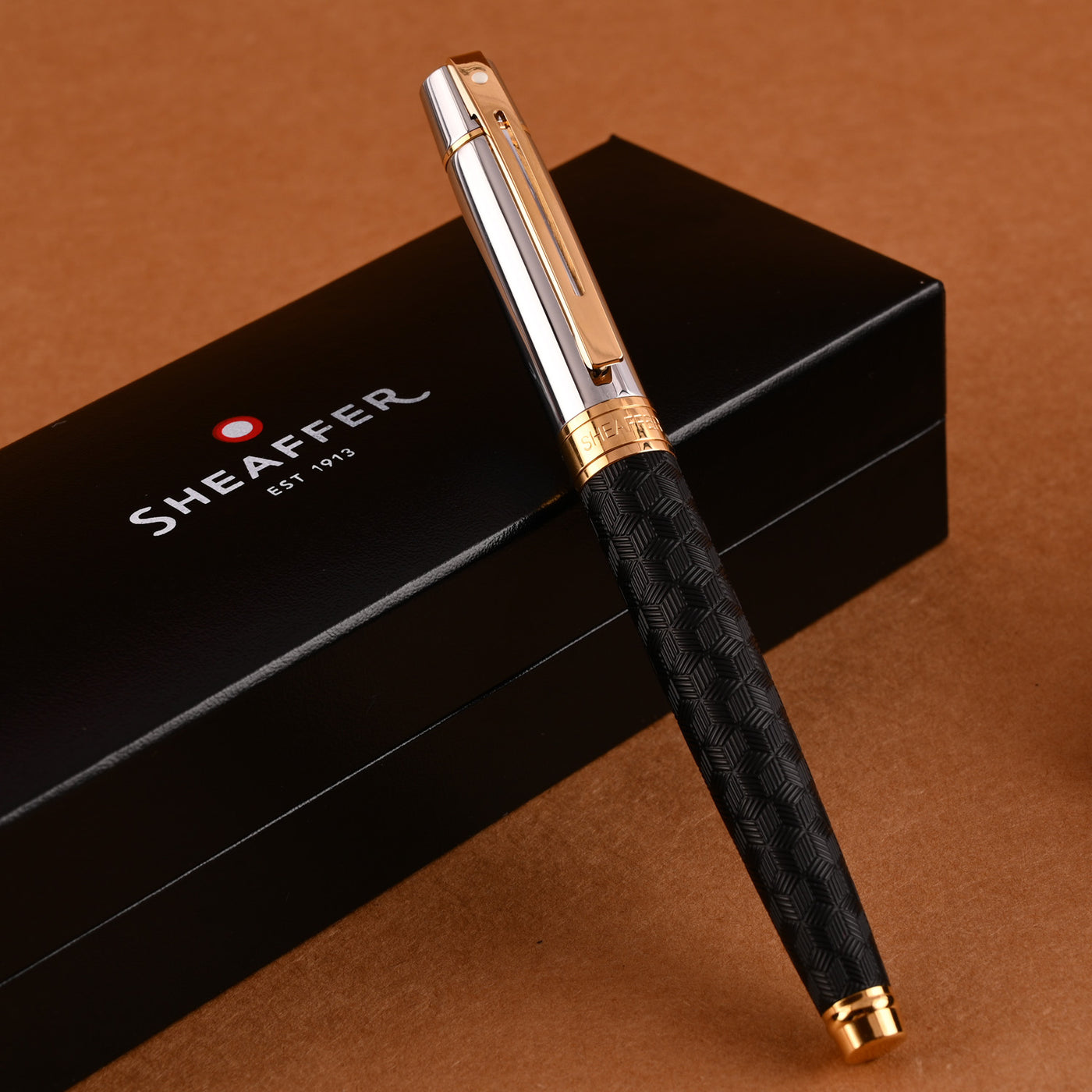 Sheaffer 300 Fountain Pen - Engraved Black & Chrome GT 11