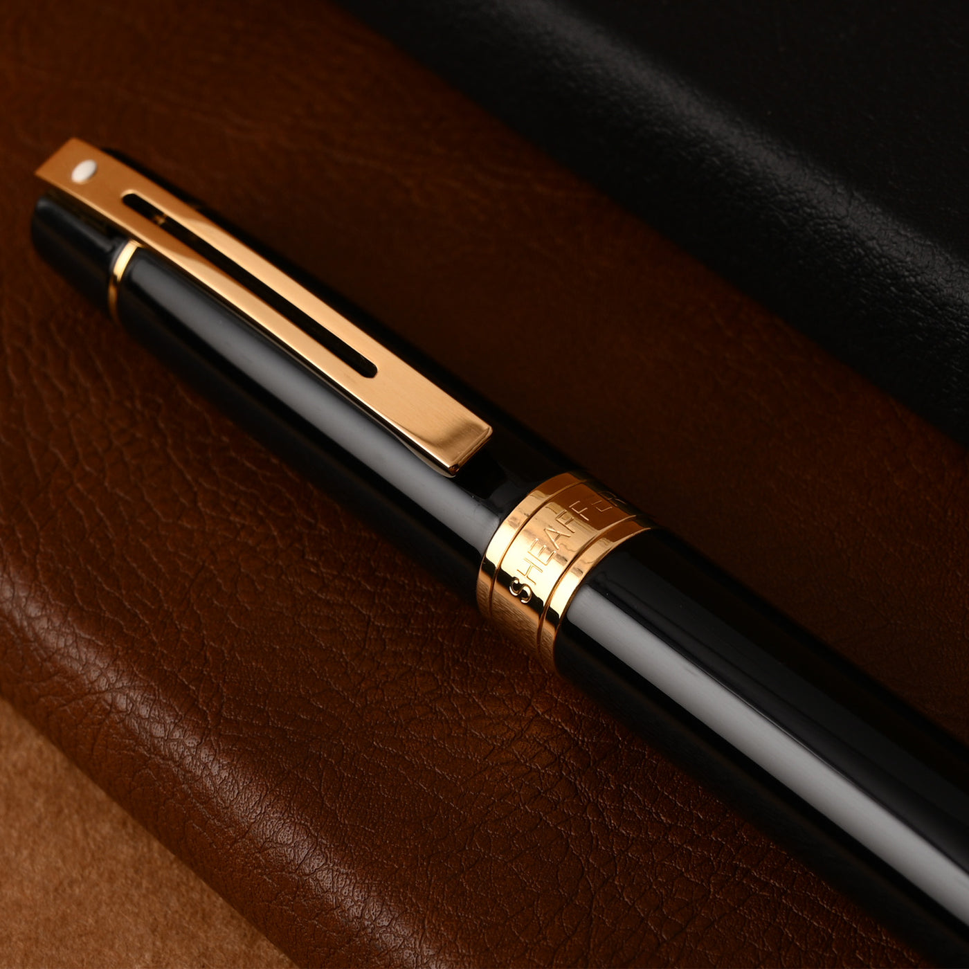  Sheaffer 300 Fountain Pen - Glossy Black GT 9