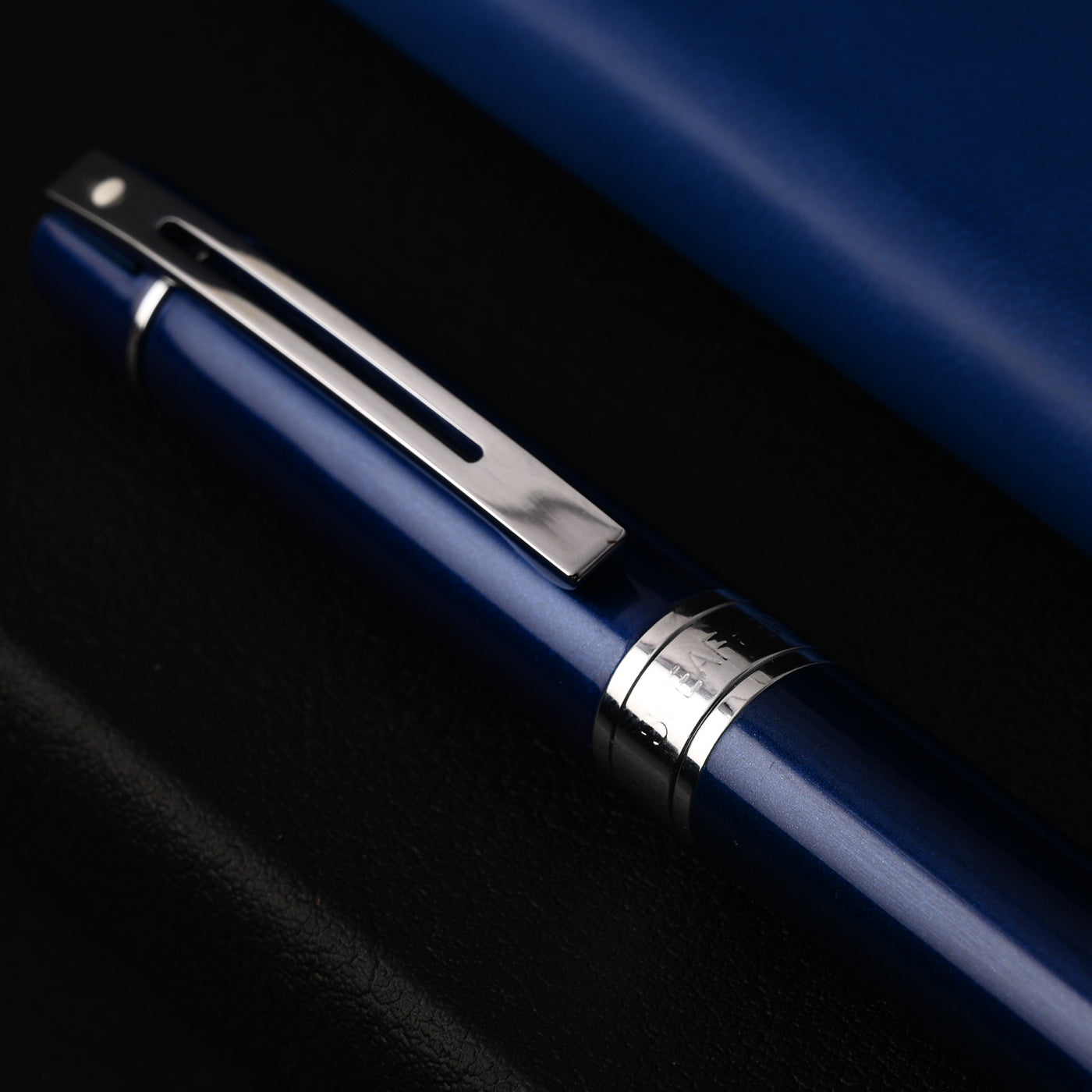 Sheaffer 300 Fountain Pen - Glossy Blue CT 9