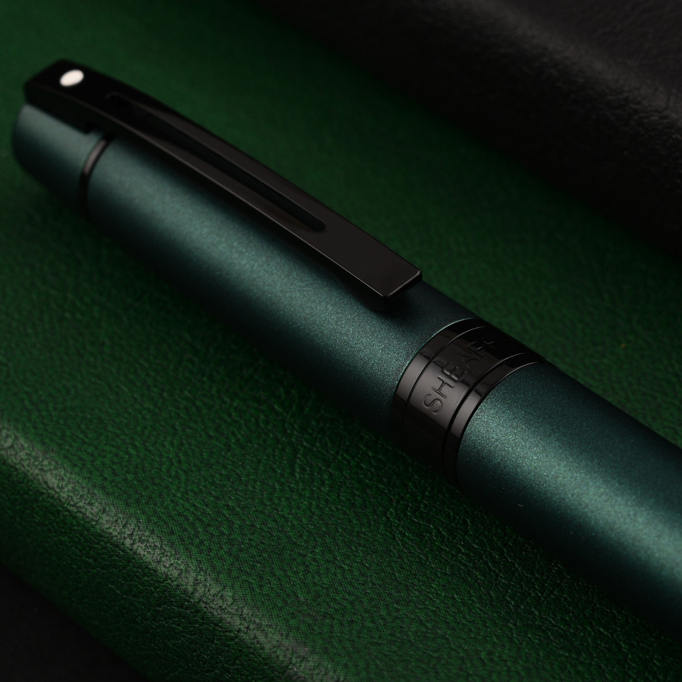 Sheaffer 300 Fountain Pen - Matte Green BT 9