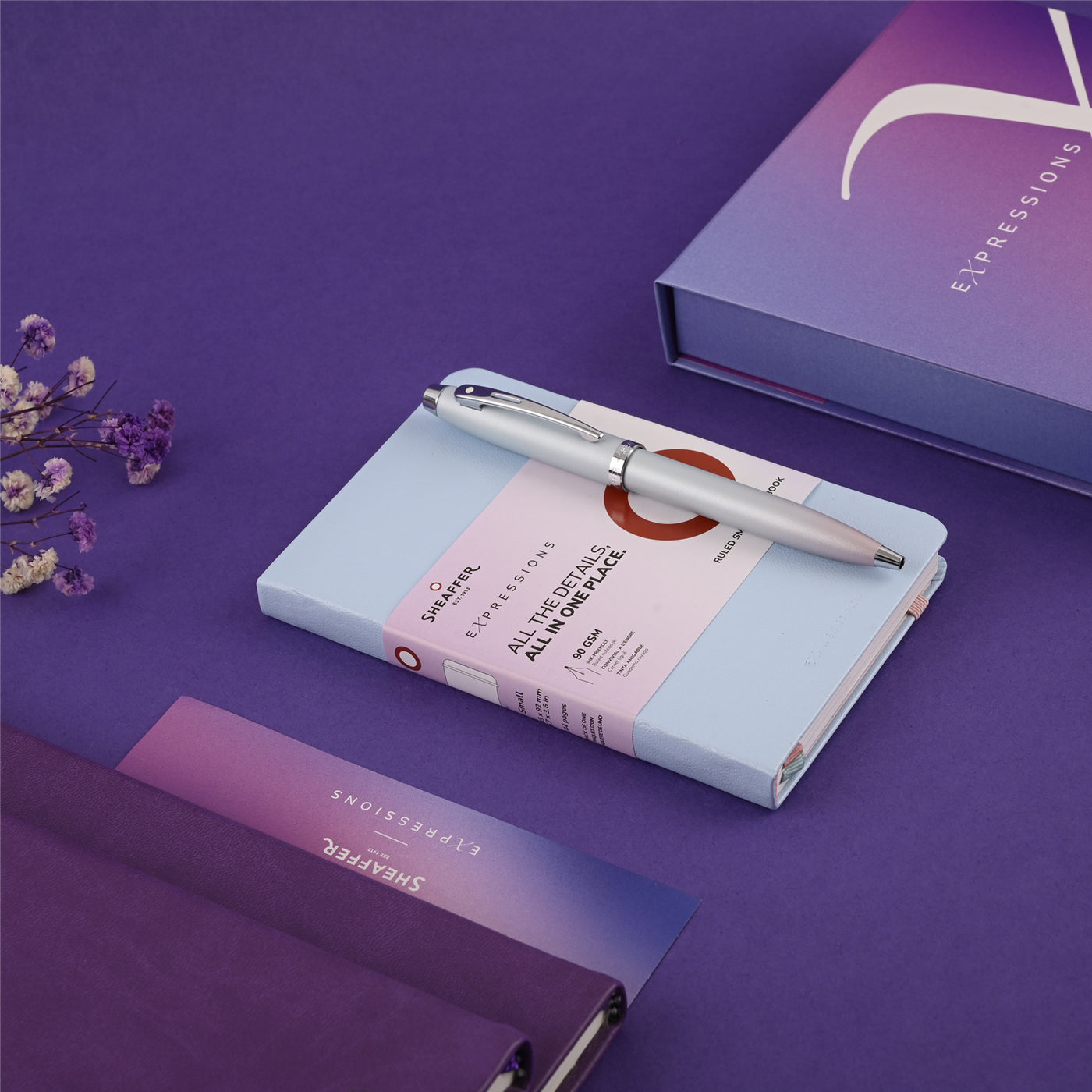 Sheaffer 9376 Gift Set - Expressions 100 Blue & Pink Pearlised Gradient Ball Pen with A6 Notebook 5