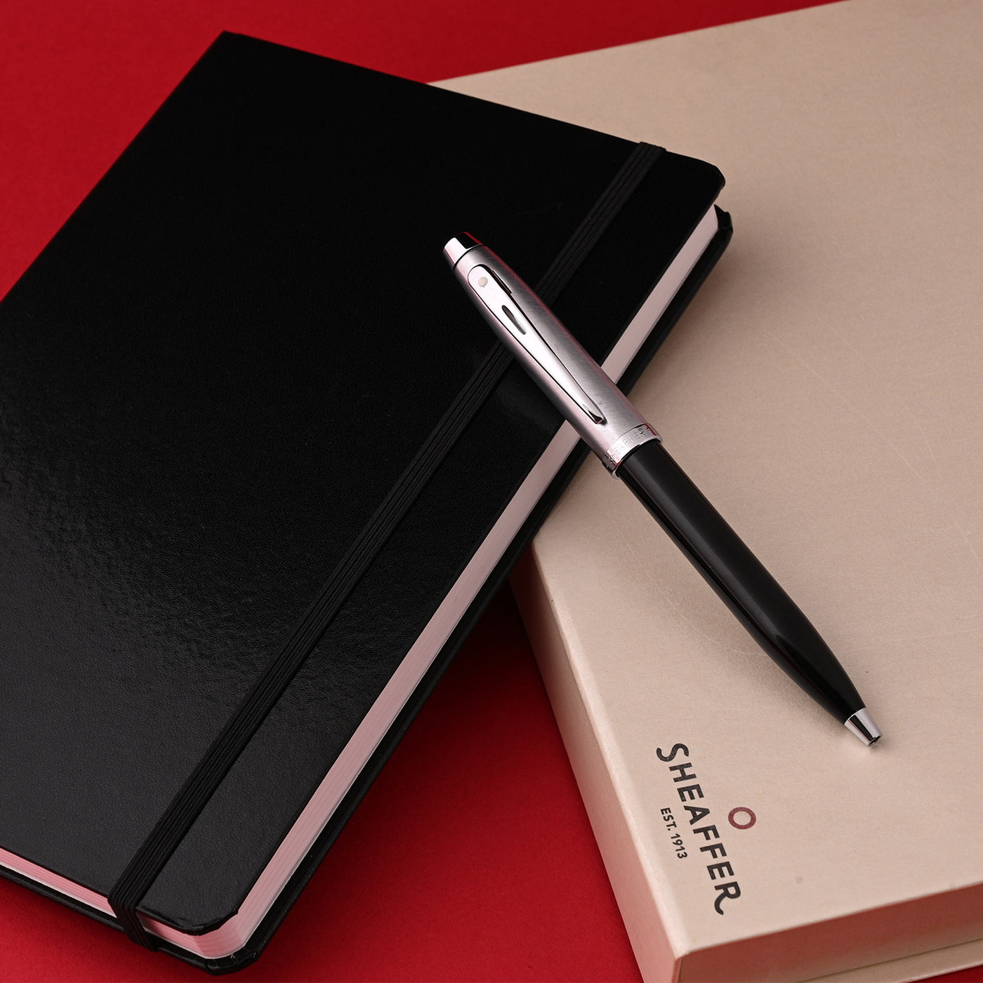 Sheaffer Gift Set - 100 Series Glossy Black & Chrome CT Ball Pen with A5 Black Notebook