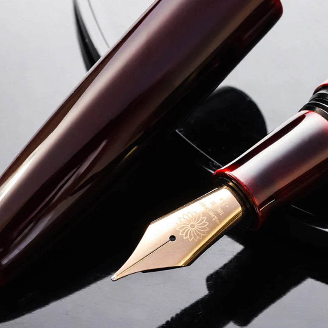 Wancher Dream True Urushi Fountain Pen Kuro Tamenuri GT - Main Image