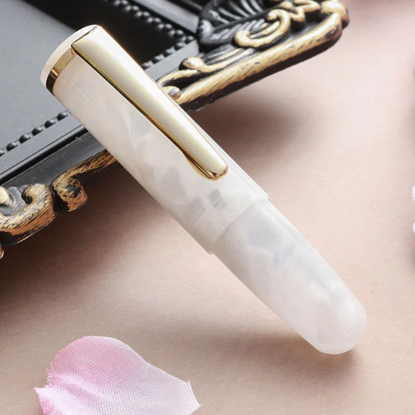 Wancher PuChiCo Fountain Pen - White Snow GT 5