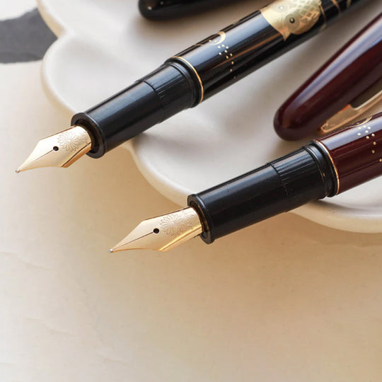 Wancher x Kuretake Kindai Maki-e Fukurou Fountain Pen - Black GT