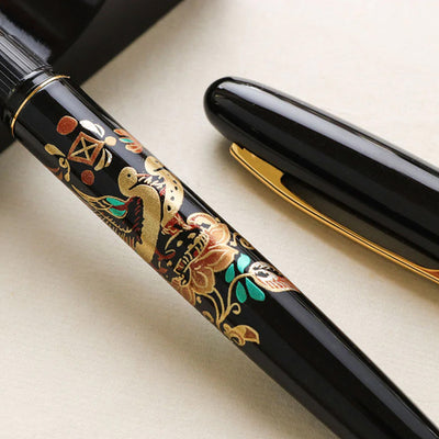 Wancher x Kuretake Kindai Maki-e Ganjucho Fountain Pen - Black GT 4