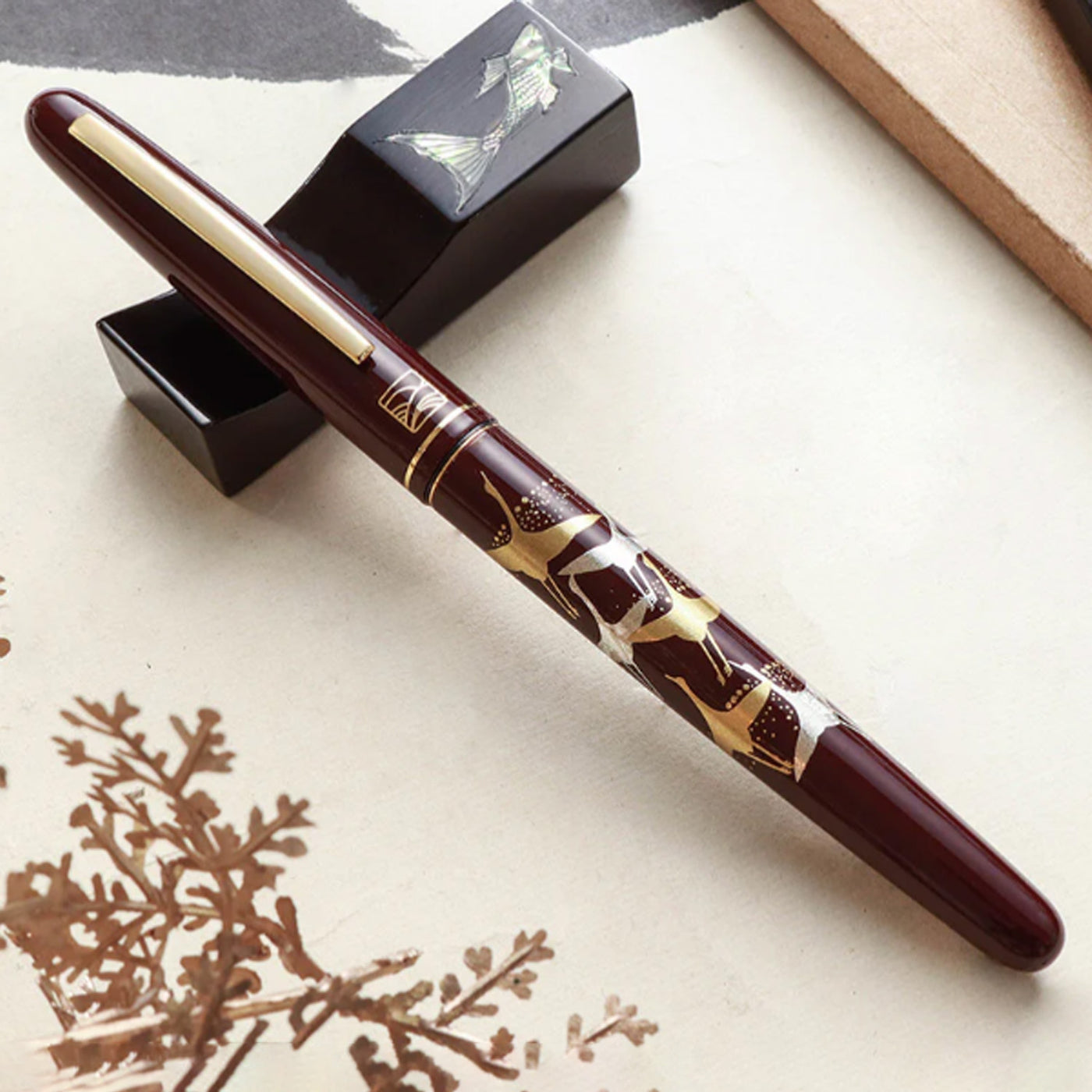 Wancher x Kuretake Kindai Maki-e Kakuju Fountain Pen - Red GT