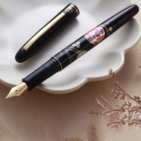 Wancher x Kuretake Kindai Maki-e Mari Asobi Fountain Pen - Black GT
