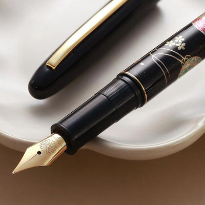 Wancher x Kuretake Kindai Maki-e Mari Asobi Fountain Pen - Black GT  2