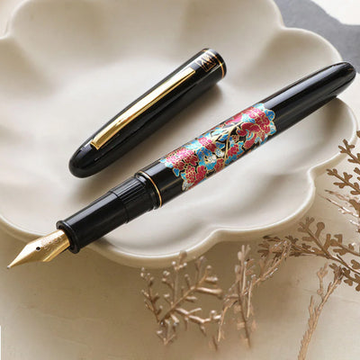 Wancher x Kuretake Kindai Maki-e Shunshoku Banri Fountain Pen - Black GT 1