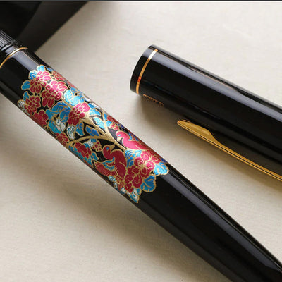 Wancher x Kuretake Kindai Maki-e Shunshoku Banri Fountain Pen - Black GT 3