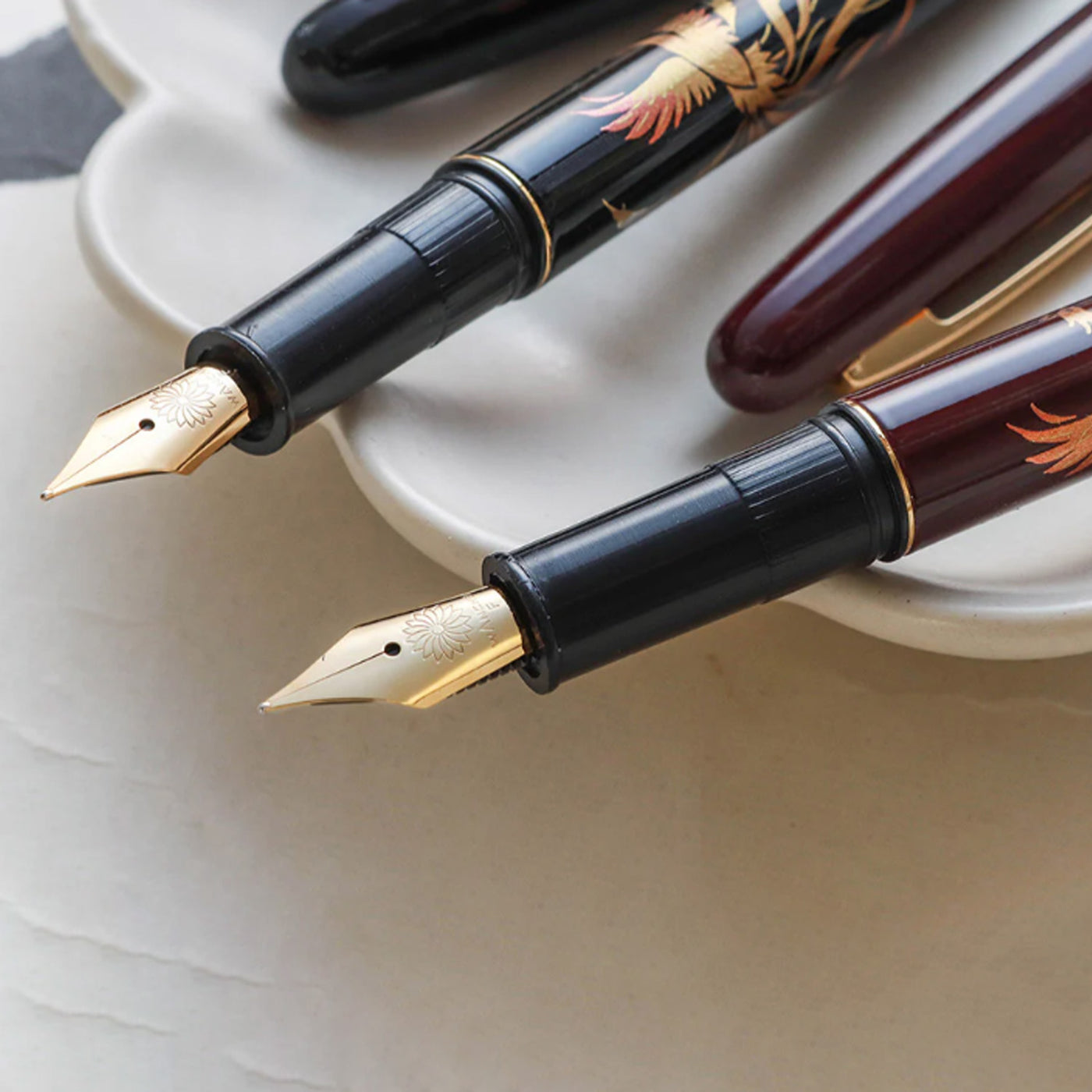 Wancher x Kuretake Kindai Maki-e Zuichou Houou Fountain Pen - Black GT 5