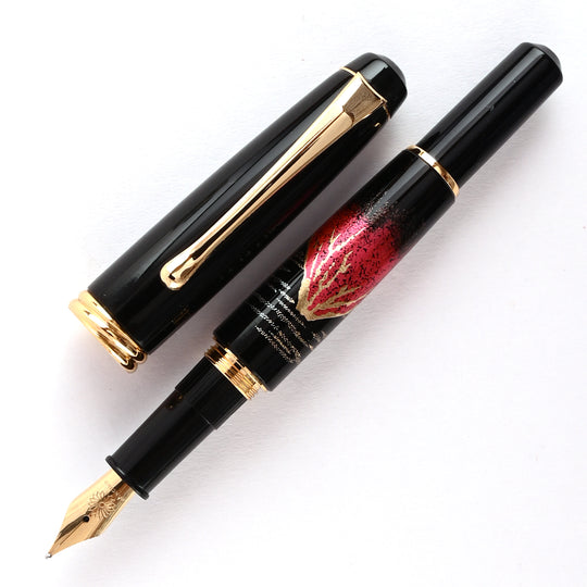 Wancher x Kuretake Yumeginga Kindai Maki-e Aka Fuji Fountain Pen - Black GT