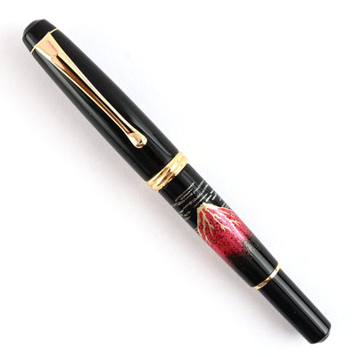 Wancher x Kuretake Yumeginga Kindai Maki-e Aka Fuji Fountain Pen - Black GT 6