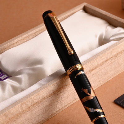 Wancher x Kuretake Yumeginga Kindai Maki-e Aka Fuji Fountain Pen - Black GT 9