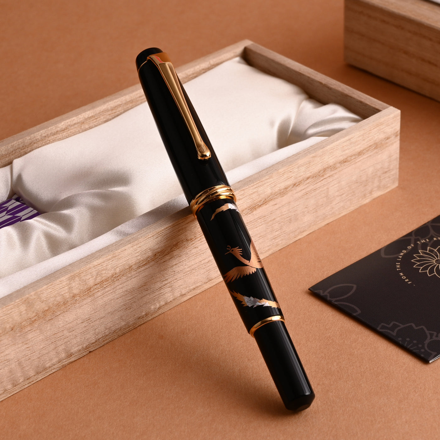 Wancher x Kuretake Yumeginga Kindai Maki-e Zuichou Houou Fountain Pen - Black GT 11