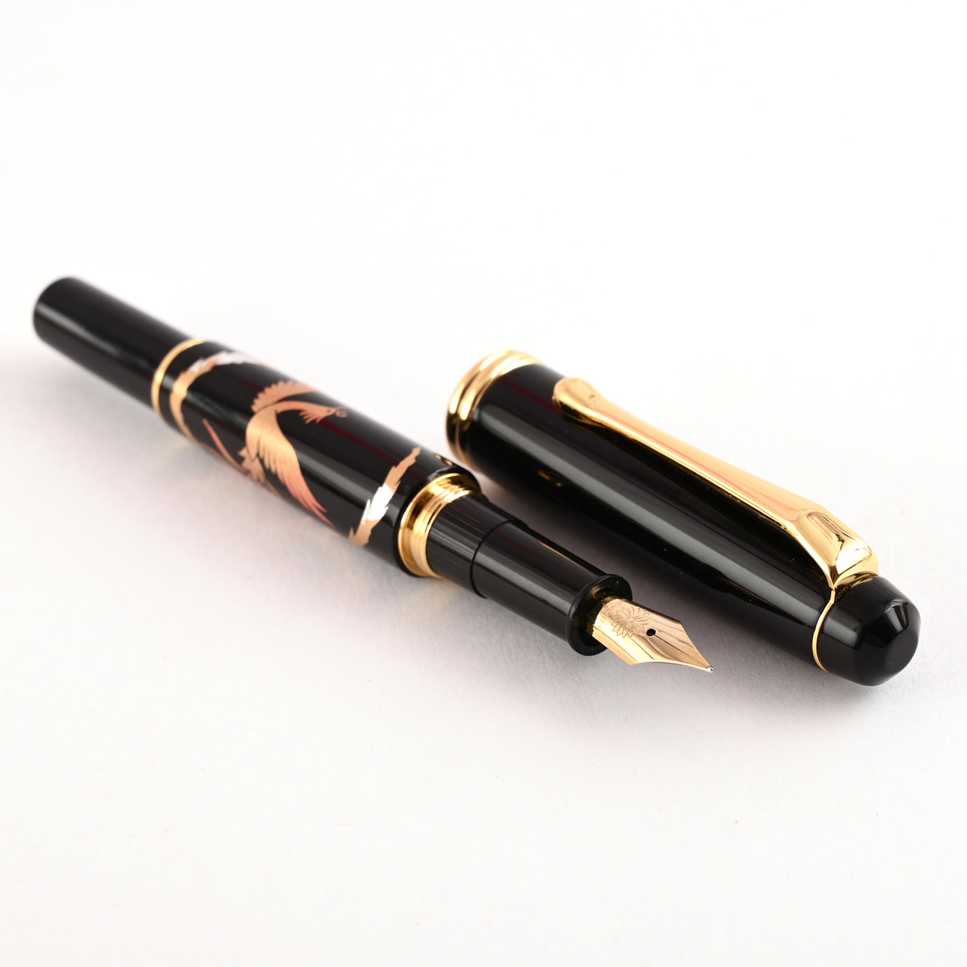 Wancher x Kuretake Yumeginga Kindai Maki-e Zuichou Houou Fountain Pen - Black GT 2