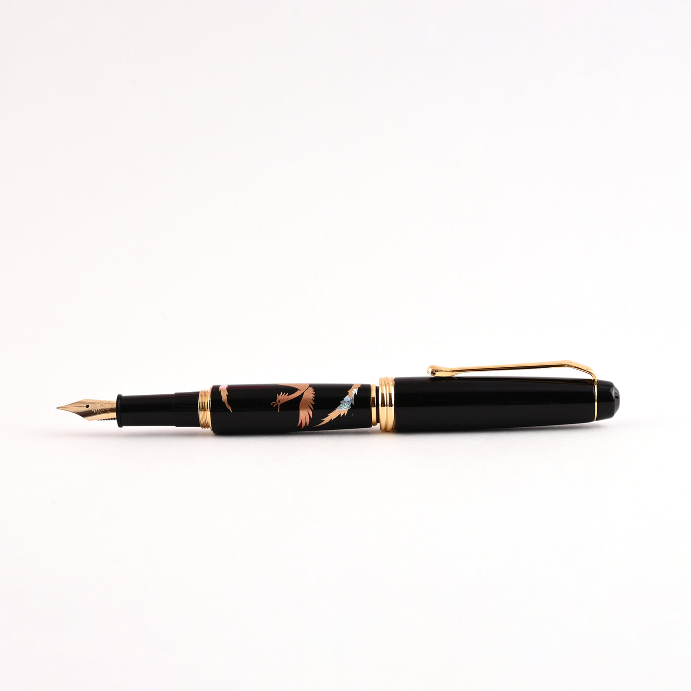 Wancher x Kuretake Yumeginga Kindai Maki-e Zuichou Houou Fountain Pen - Black GT 3