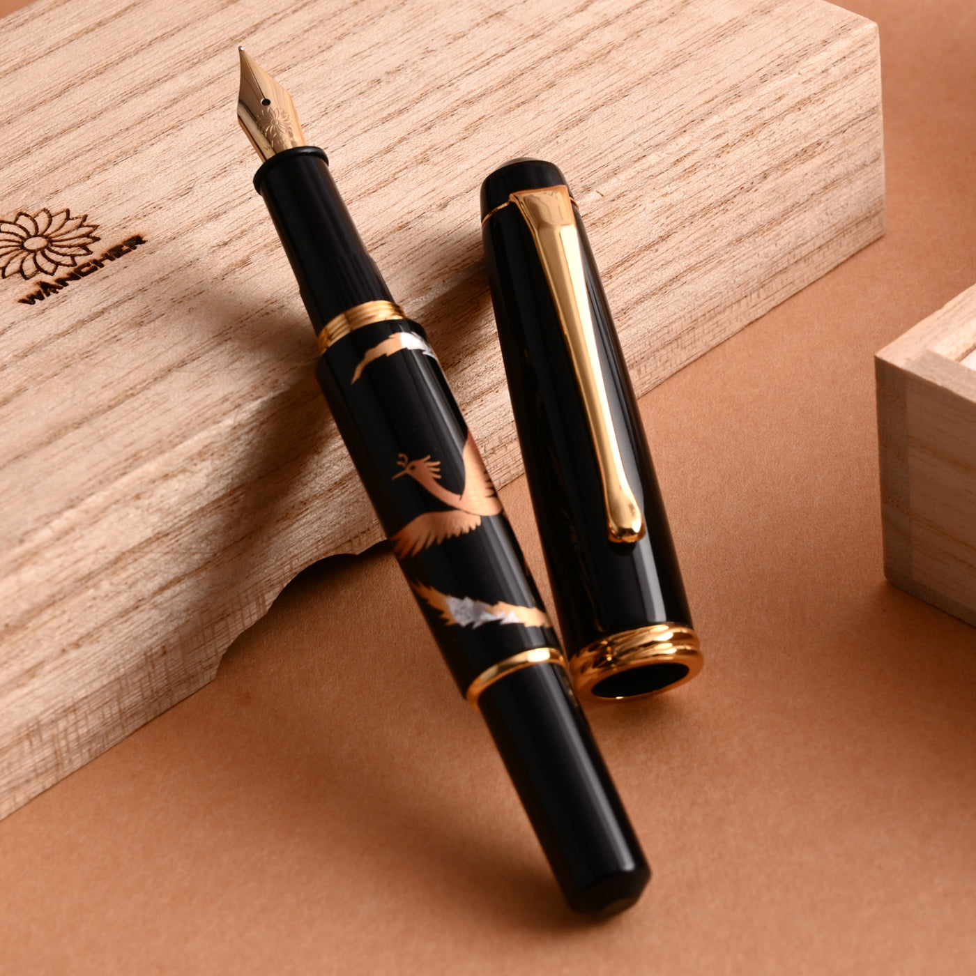 Wancher x Kuretake Yumeginga Kindai Maki-e Zuichou Houou Fountain Pen - Black GT 7