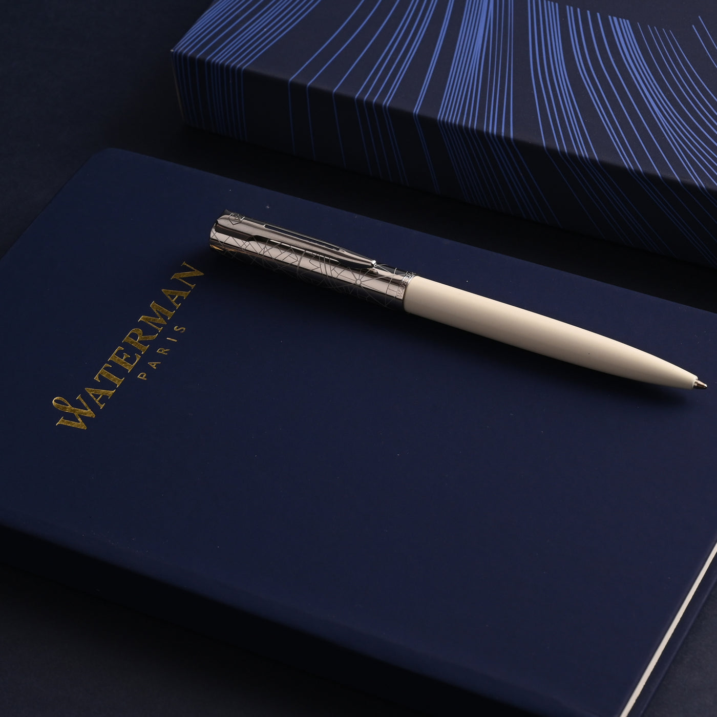 Waterman Gift Set - Allure Deluxe White Ball Pen with Waterman Blue Notebook 3