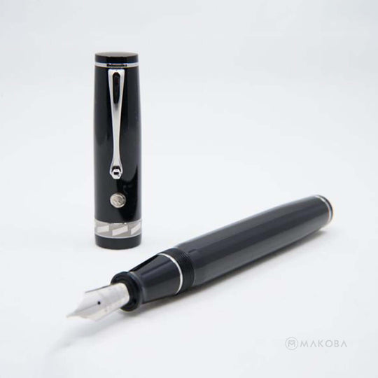 Wahl Eversharp Signature Classic Fountain Pen, Black / Rhodium Trim - 18K Gold Nib