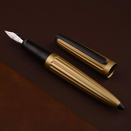 Diplomat Aero Fountain Pen - Champagne