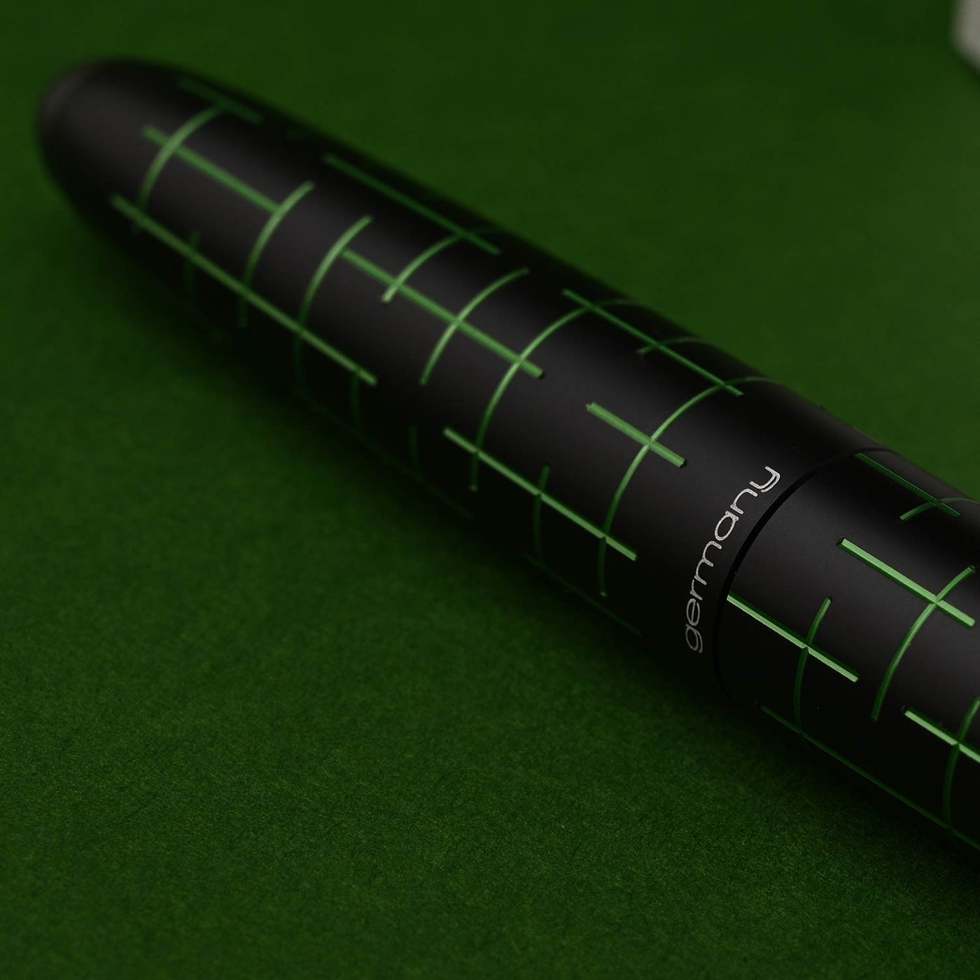 Diplomat Elox Fountain Pen - Matrix Black/Green 10