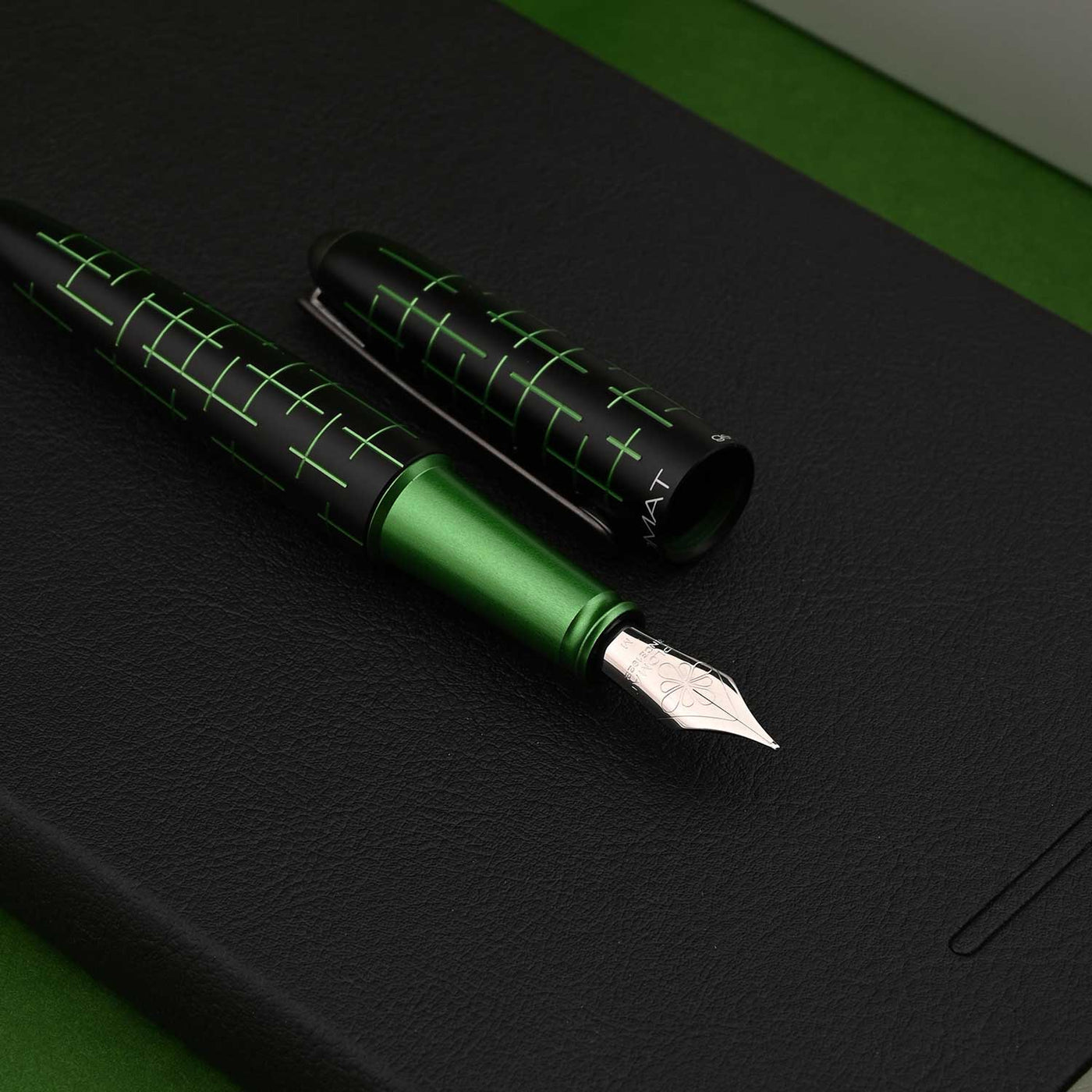 Diplomat Elox Fountain Pen - Matrix Black/Green 11