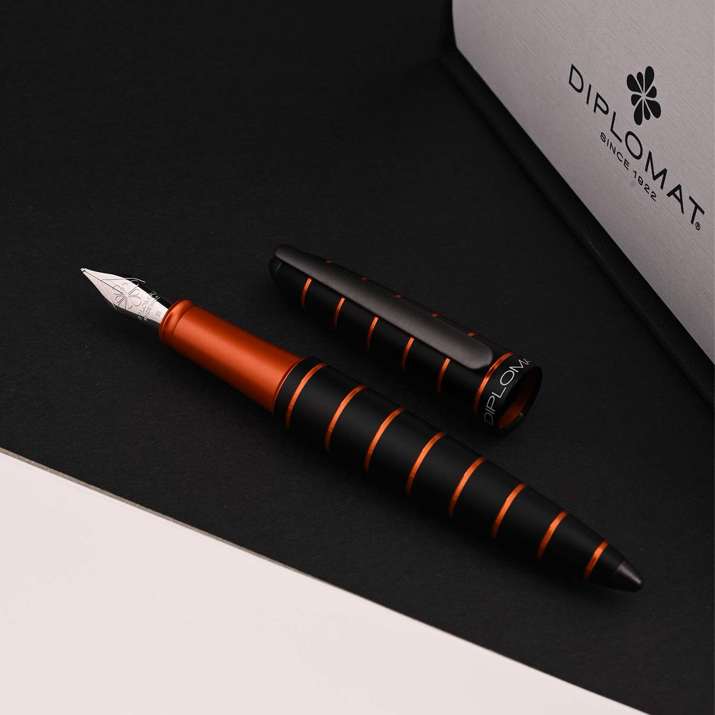Diplomat Elox Fountain Pen - Ring Black/Orange 4
