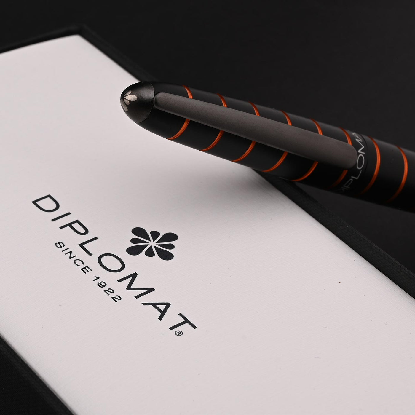 Diplomat Elox Fountain Pen - Ring Black/Orange 7